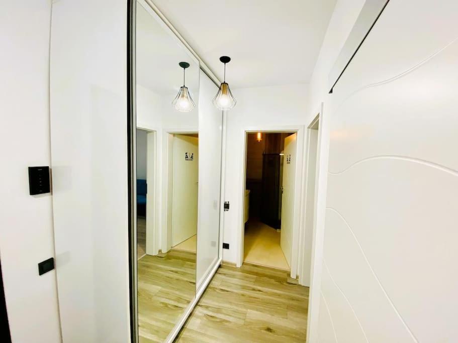 Blue Plaza Studio Apartment Bucharest