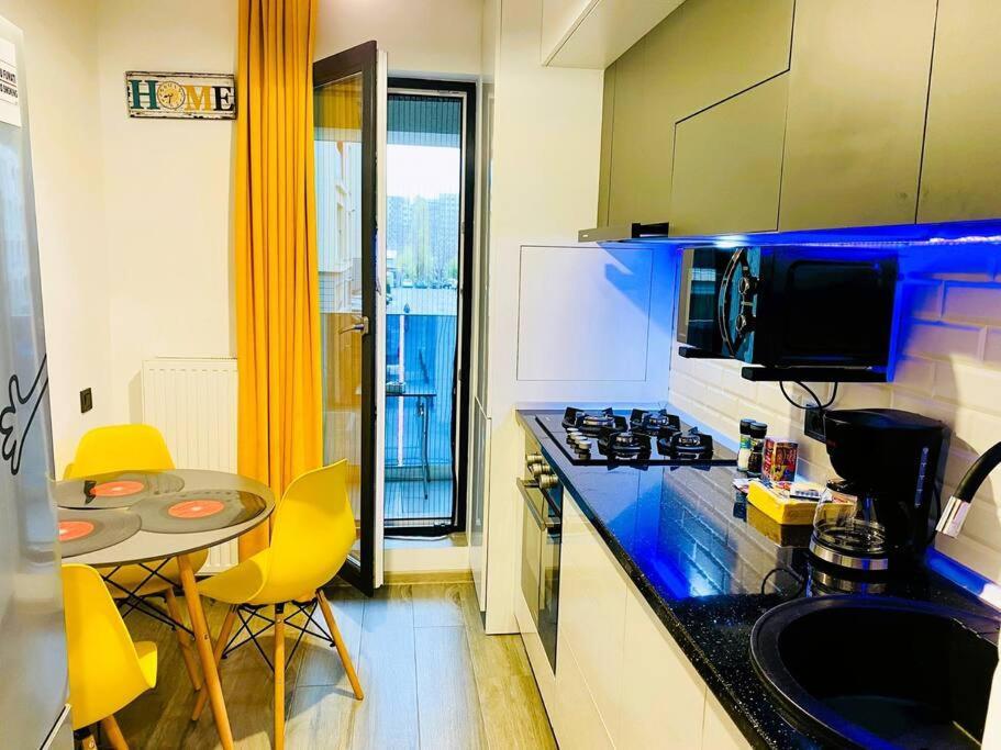 Blue Plaza Studio Apartment Bucharest